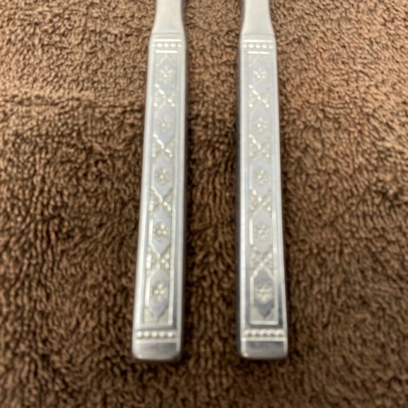 2 (Two) Distinction Lisbon Stainless Oneida 9 1/4" - Picture 2 of 5